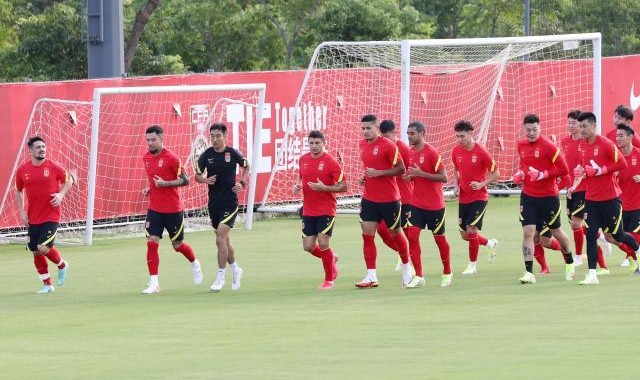 立即玩-国足开练冲刺12强赛 八字方针：安全回归、全力抢分