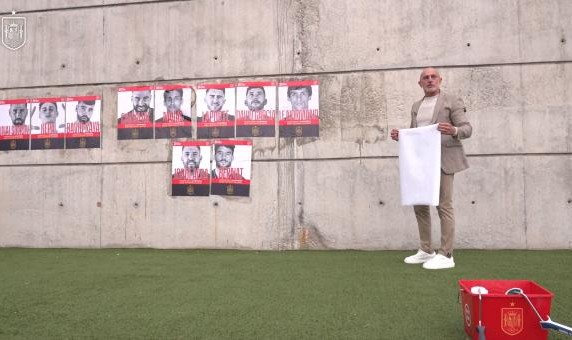 问鼎娱乐-西班牙队大名单：锋线无新意，37岁塞维防将入选