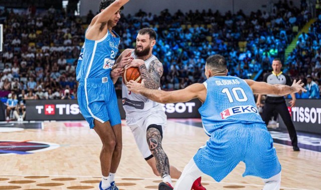 独挑大梁！前马刺雄鹿替补内线面对希腊队也算是拼尽全力了？