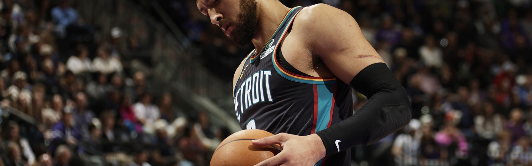 在线游戏-16中3&amp;三分7中0得10分！奥特：我们换防坎宁安对他进行持球压迫