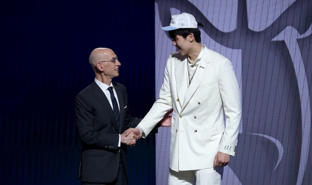 😱年度惊喜与意外：杨瀚森空降波特兰 东契奇浓眉交易震古烁今