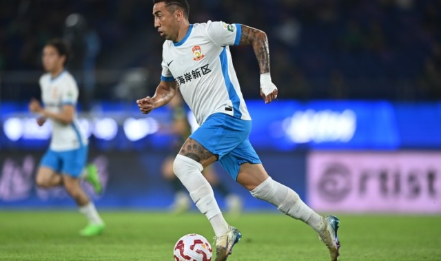 问鼎娱乐-戴维森代表中国俱乐部职业赛事出场100次，三镇66场西海岸34场