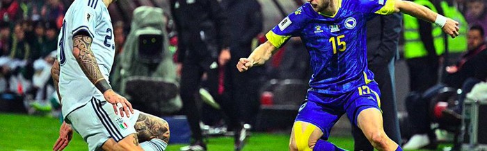 真人游戏-2-5！灾难红牌毁掉附加赛决赛 世界杯4冠王无缘美加墨 已12年缺席|意大利|波黑|射门|多纳鲁马|点球大战_新浪体育_新浪新闻